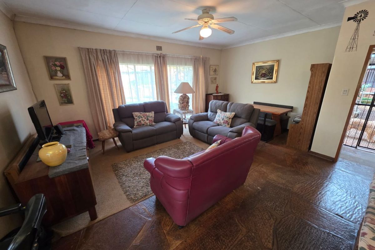 Spacious Family Home with Separate Flatlet and Excellent Extras - Photo 3
