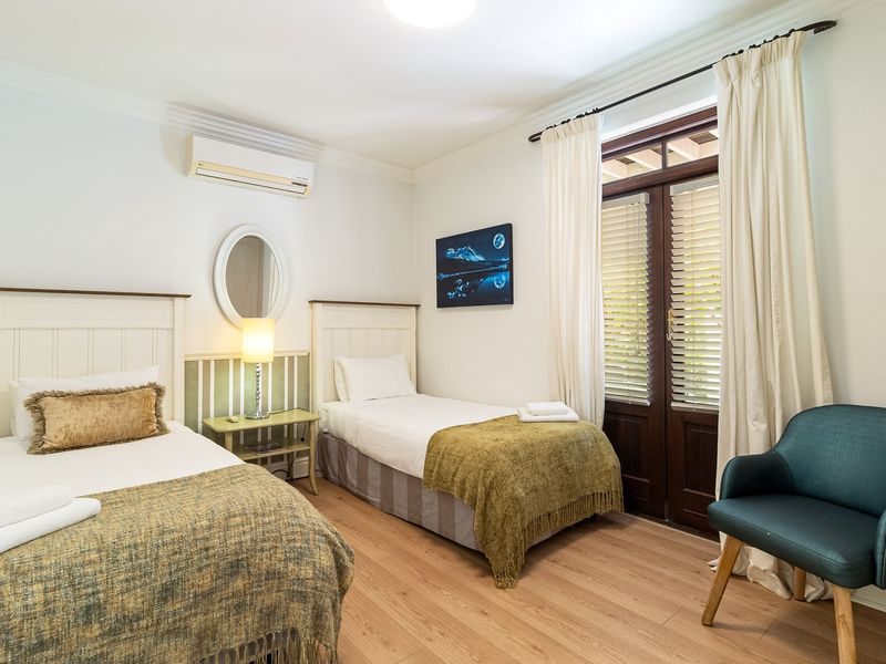 Lovely Three Bedroom Lodge for Sale - Photo 9