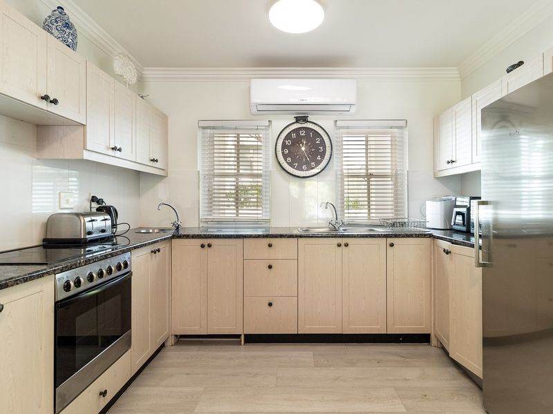 Lovely Three Bedroom Lodge for Sale - Photo 7