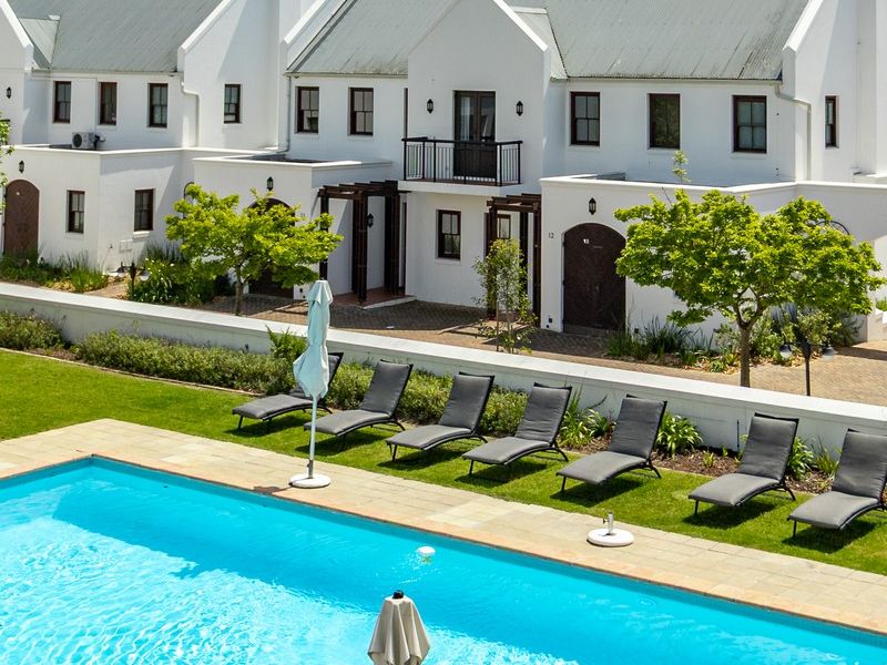 Lovely Three Bedroom Lodge for Sale - Photo 2