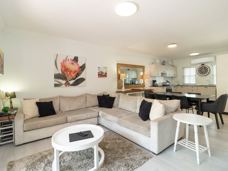 Lovely Three Bedroom Lodge for Sale - Photo 5