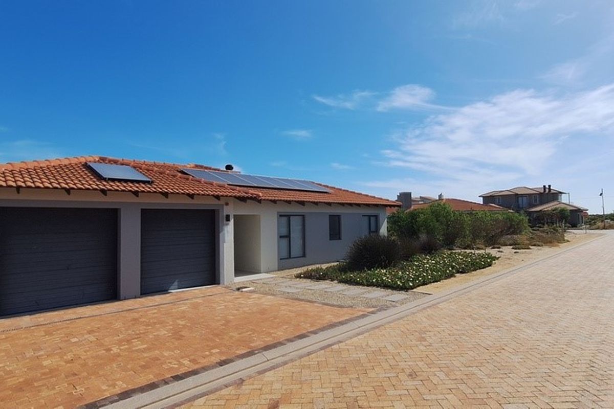 Incredible savings with this Elegant Family Home in Langebaan Country Estate - Photo 2