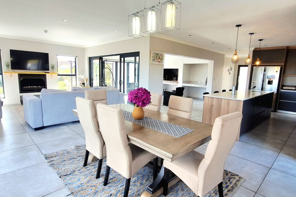 Incredible savings with this Elegant Family Home in Langebaan Country Estate - Photo 2