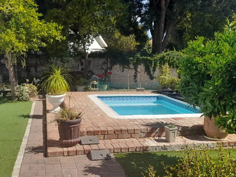 A Must Have 3 bedroom Family Home with 2 bedroom Cottage and spectacular mountain views in Riempie - Photo 5