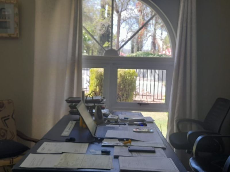 A Must Have 3 bedroom Family Home with 2 bedroom Cottage and spectacular mountain views in Riempie - Photo 8