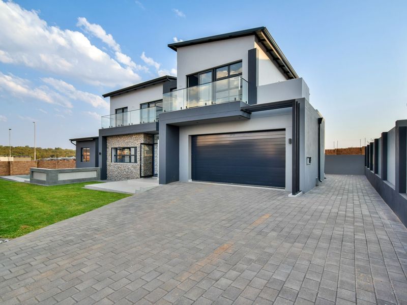 Elegant Family Living with Seamless Indoor-Outdoor Flow - Photo 5