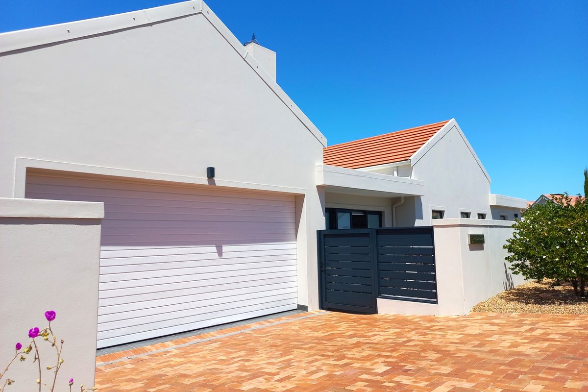 Beautiful House for Sale on Admiral Island – R4 200 000 - Photo 2