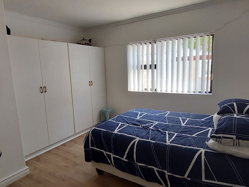 Elegant Five Bedroom Family Home for Sale in Langebaan - Photo 10