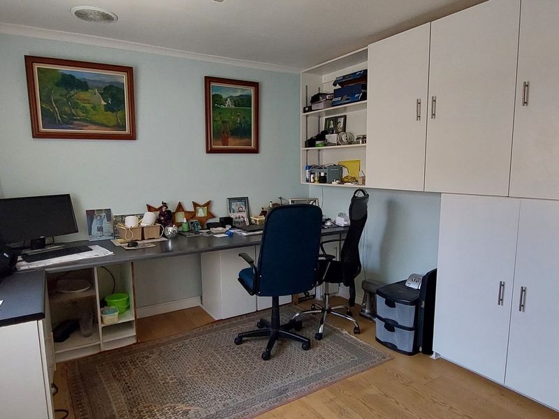 Elegant Five Bedroom Family Home for Sale in Langebaan - Photo 9