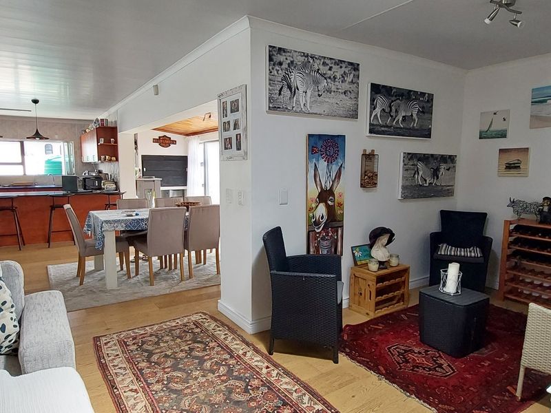 Elegant Five Bedroom Family Home for Sale in Langebaan - Photo 3