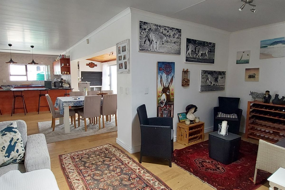 Elegant Five Bedroom Family Home for Sale in Langebaan - Photo 3