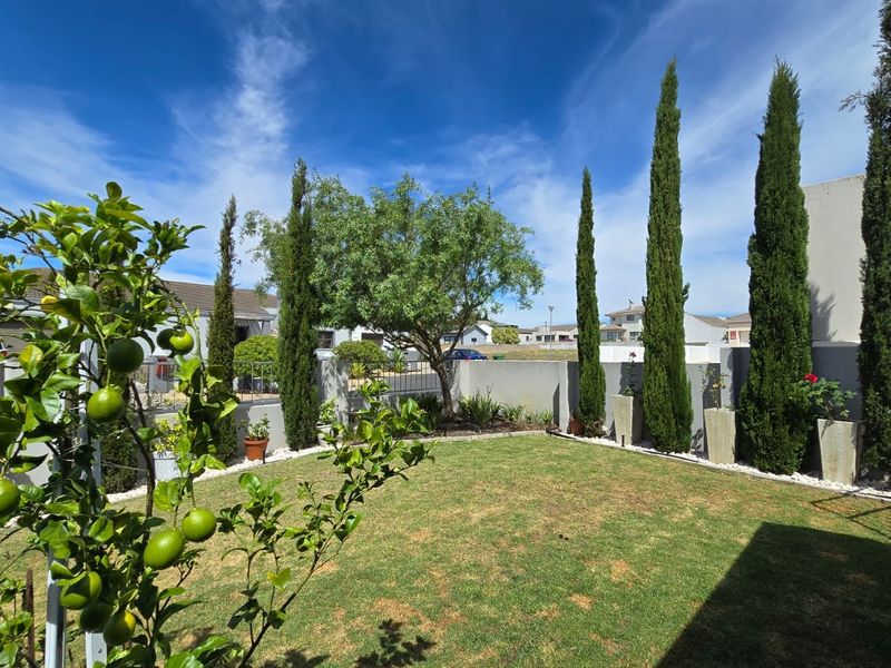 Elegant Five Bedroom Family Home for Sale in Langebaan - Photo 2