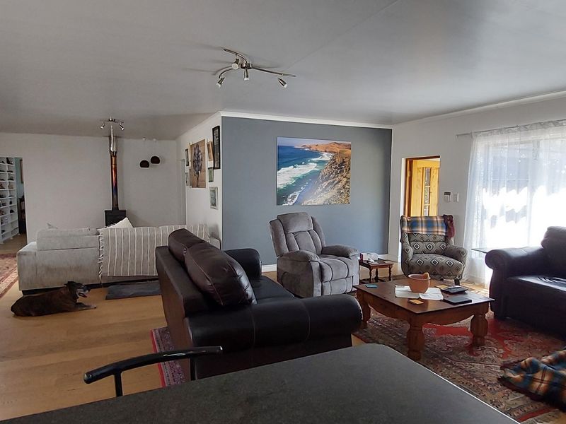 Elegant Five Bedroom Family Home for Sale in Langebaan - Photo 5