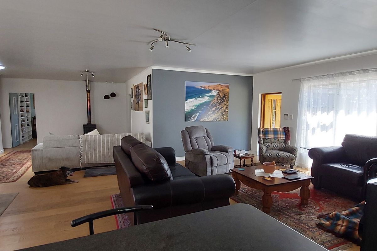 Elegant Five Bedroom Family Home for Sale in Langebaan - Photo 5