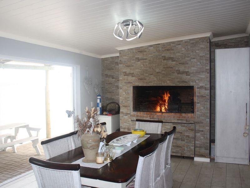 Stylish Lock-Up-and-Go Coastal Home – Exclusive Mandate - Photo 5