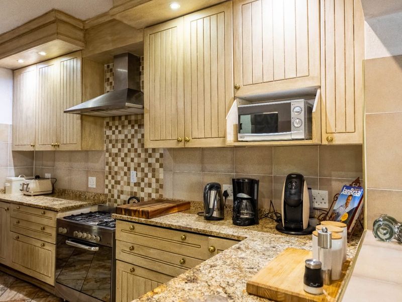 Elegant 4 Bedroom Double Story Bush Escape - Photo 2