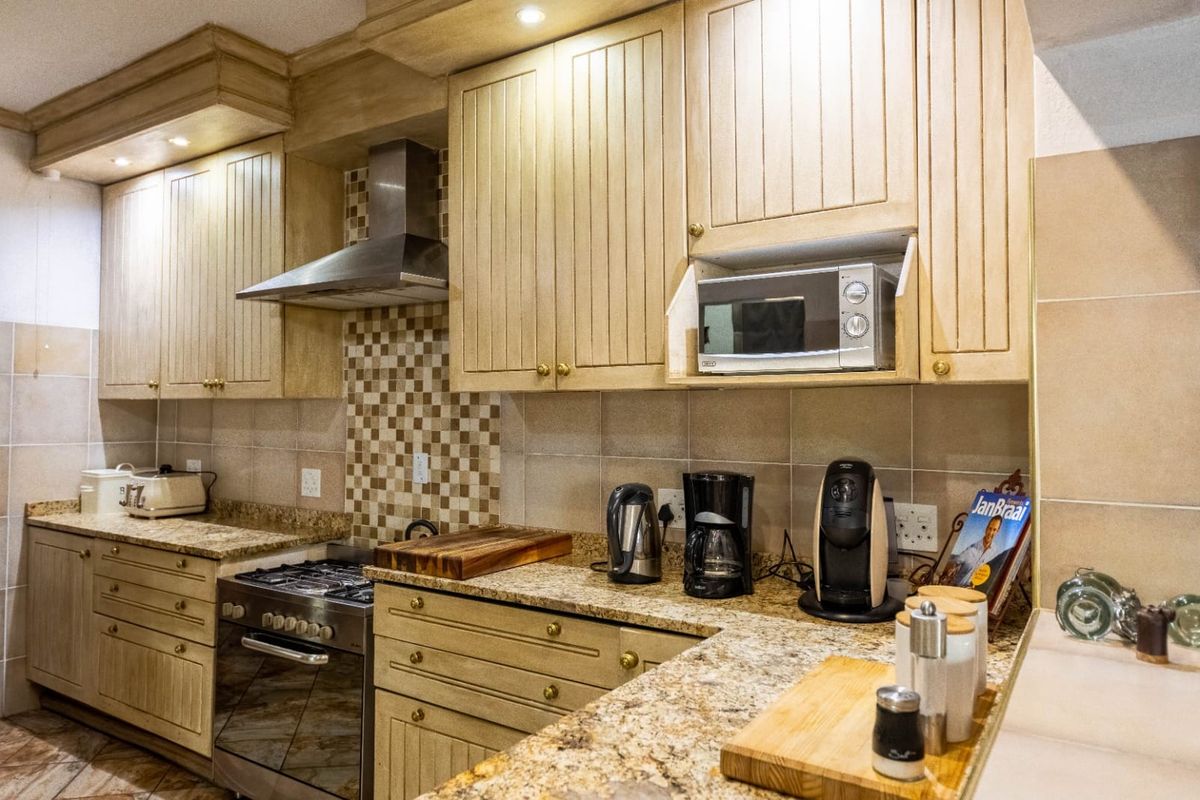 Elegant 4 Bedroom Double Story Bush Escape - Photo 2