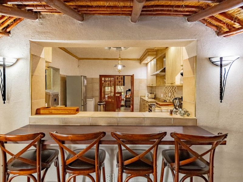 Elegant 4 Bedroom Double Story Bush Escape - Photo 3