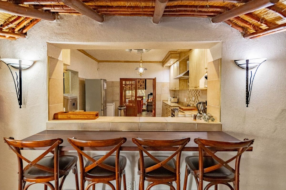 Elegant 4 Bedroom Double Story Bush Escape - Photo 3