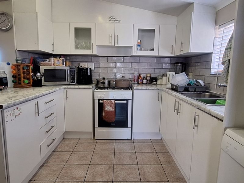 3 Bedroom house to let in Langebaan North - Photo 8