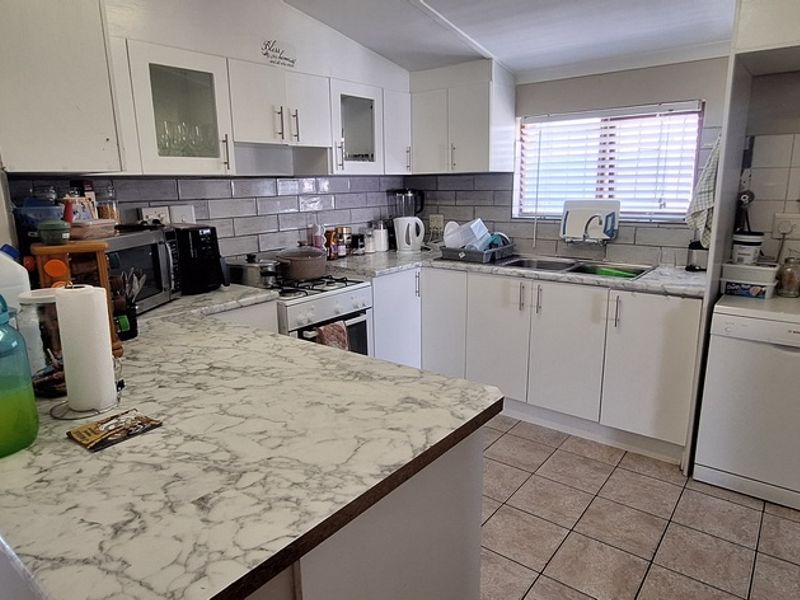 3 Bedroom house to let in Langebaan North - Photo 6