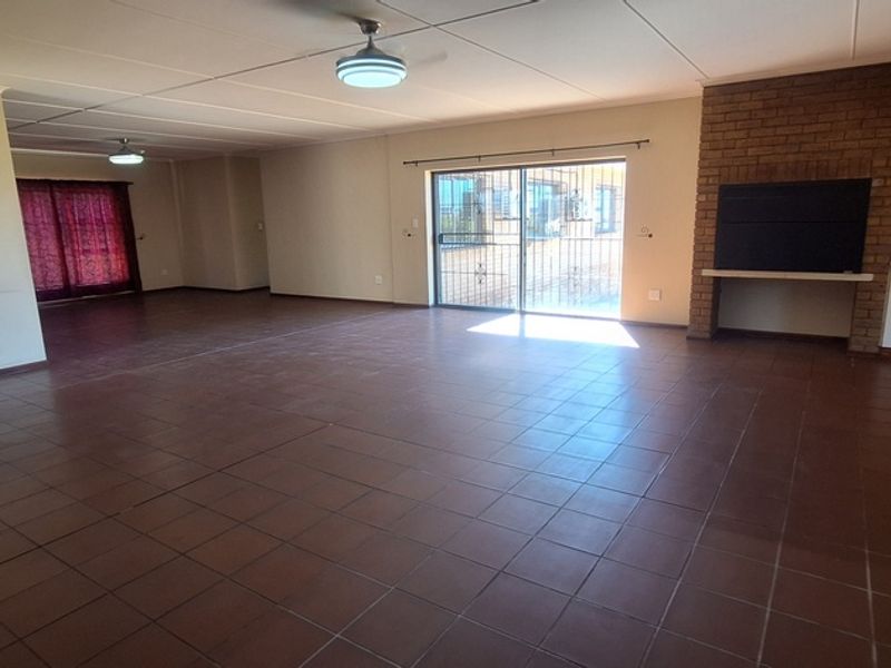 Spacious 3 Bedroom Home in Piketberg - Photo 7