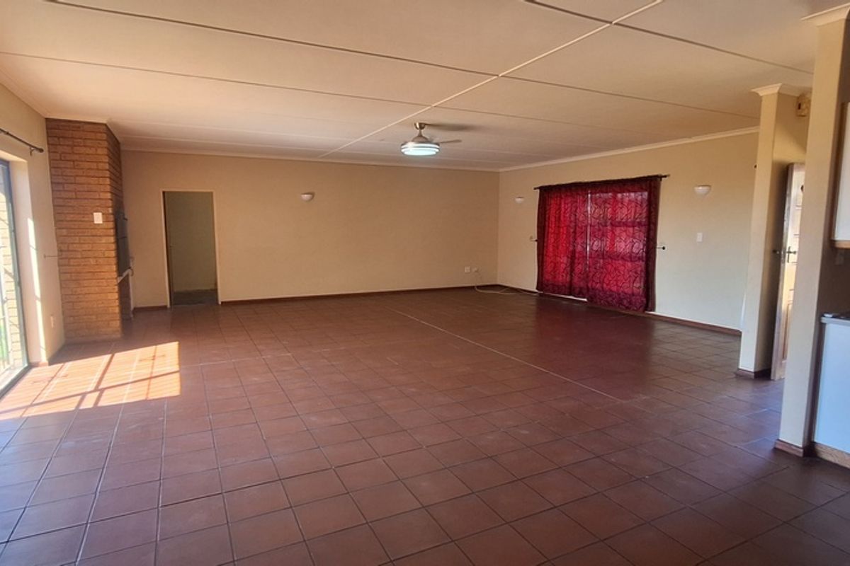 Spacious 3 Bedroom Home in Piketberg - Photo 5