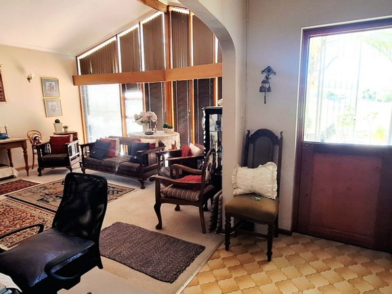 Lovely 4 Bedroom home plus a flatlet in Piketberg - Photo 5