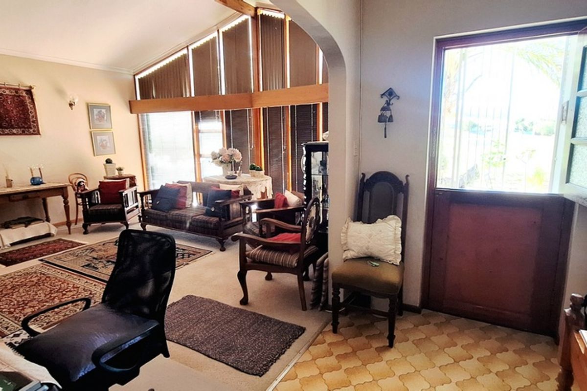 Lovely 4 Bedroom home plus a flatlet in Piketberg - Photo 5