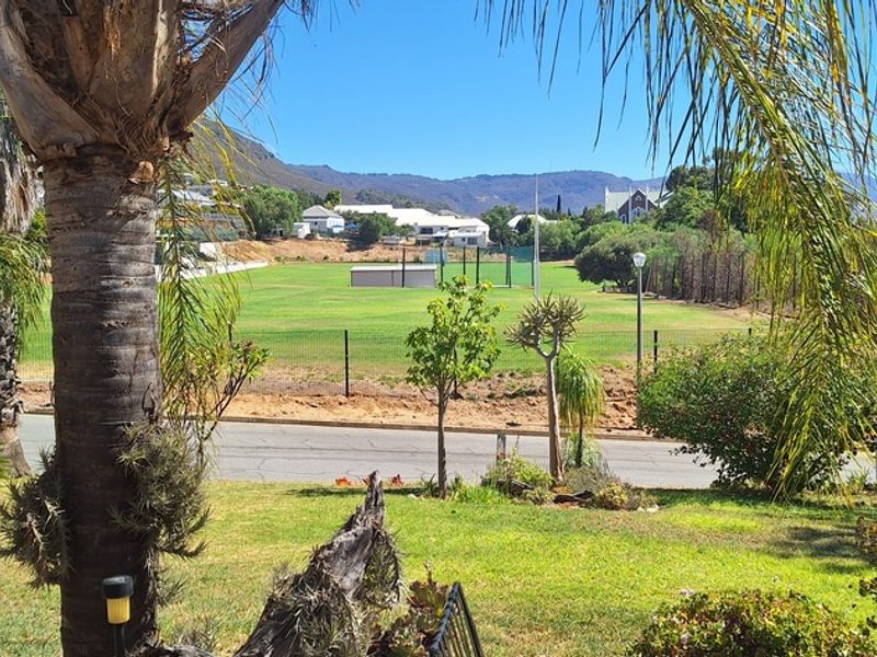 Lovely 4 Bedroom home plus a flatlet in Piketberg - Photo 3