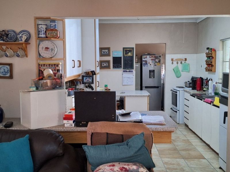 Lovely 4 Bedroom home plus a flatlet in Piketberg - Photo 9