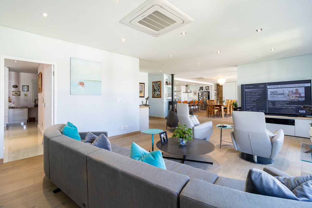 Stunning Apartment for Sale in Stellenbosch Central - Exclusive Mandate - Photo 3