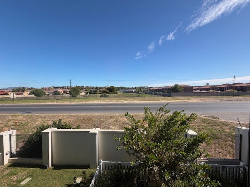 Perfect for young professionals or an investment opportunity for first-time homeowners - Photo 6