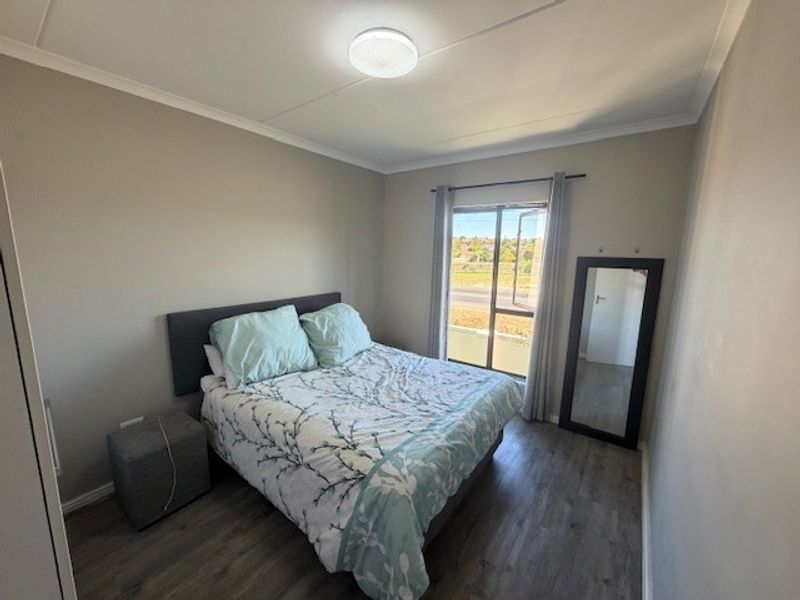 Perfect for young professionals or an investment opportunity for first-time homeowners - Photo 5