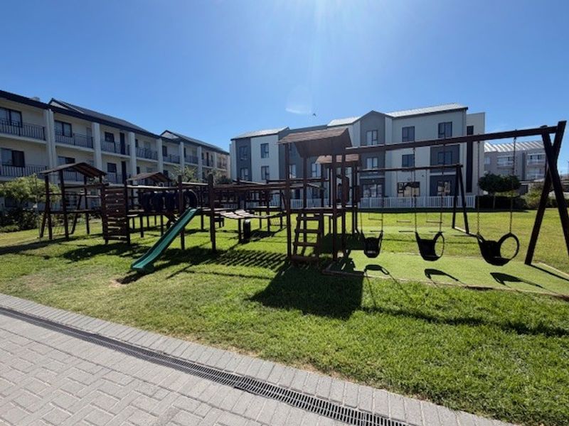 Perfect for young professionals or an investment opportunity for first-time homeowners - Photo 3