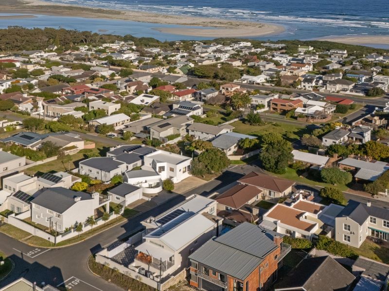 DUAL LIVING/ INCOME EARNER/ WORK FROM HOME - Photo 2