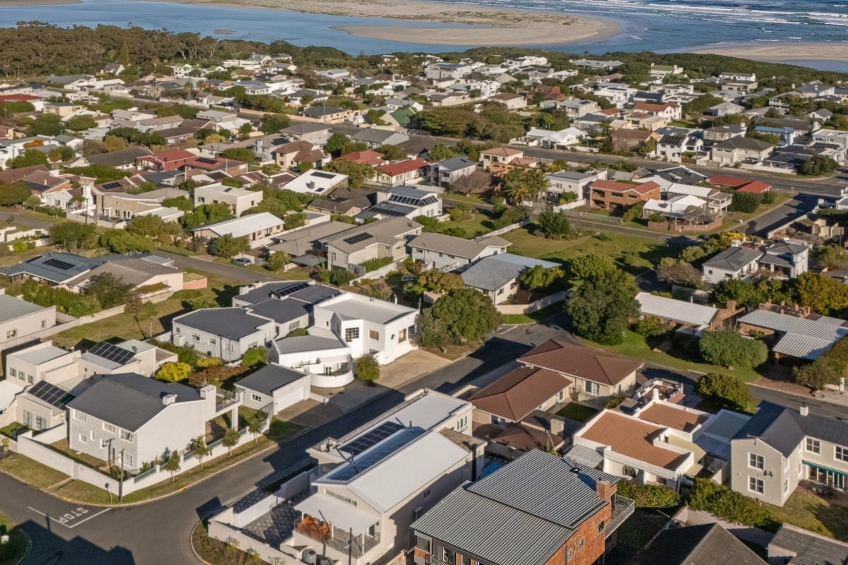 DUAL LIVING/ INCOME EARNER/ WORK FROM HOME - Photo 2