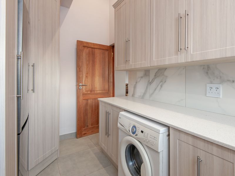 DUAL LIVING/ INCOME EARNER/ WORK FROM HOME - Photo 10