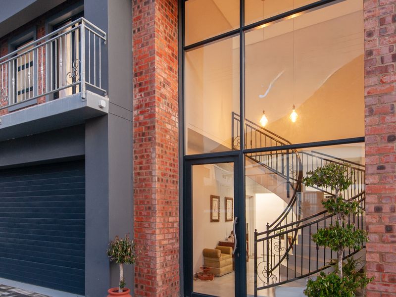 DUAL LIVING/ INCOME EARNER/ WORK FROM HOME - Photo 4