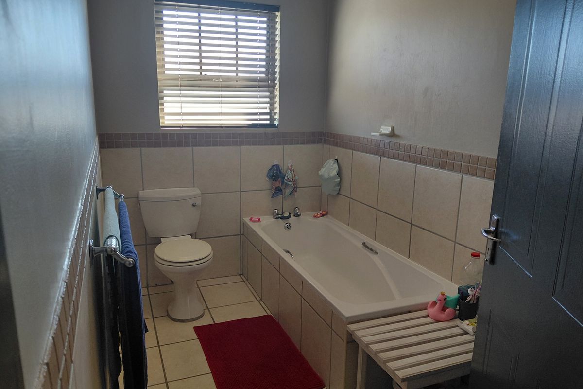 Secure location close to new mall - Photo 4