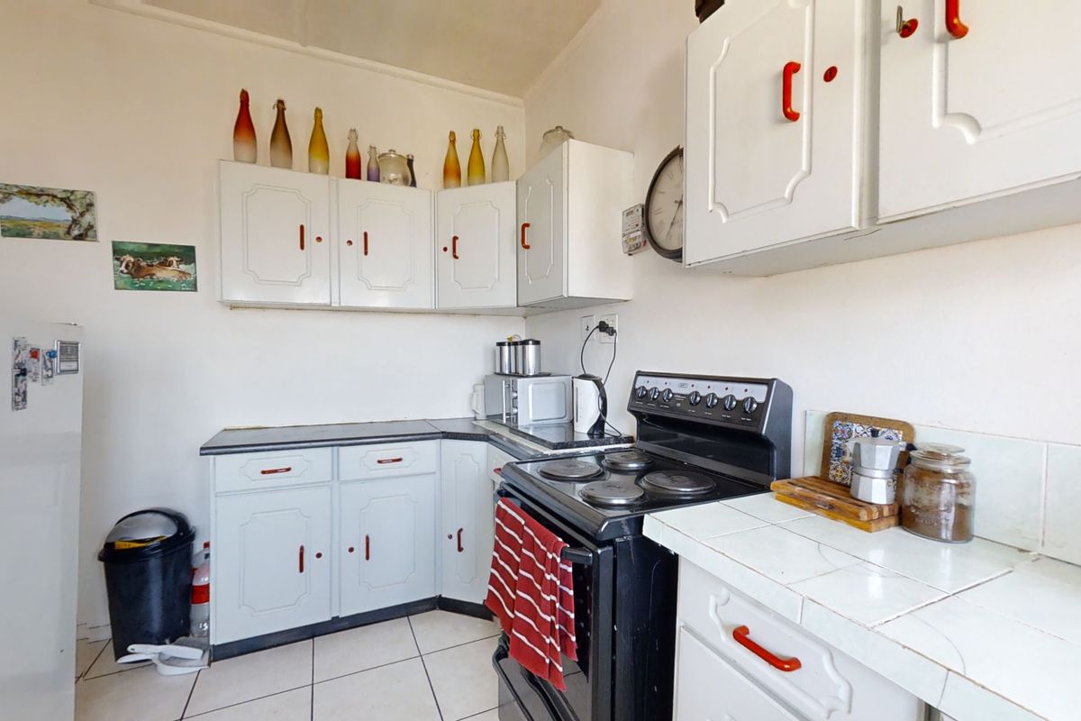 Charming 1-bed flat for sale in Lambton, Germiston. Perfect for first-time buyers or investors. Don' - Photo 2
