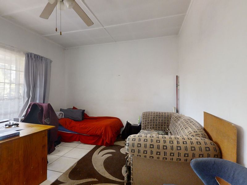 Charming 1-bed flat for sale in Lambton, Germiston. Perfect for first-time buyers or investors. Don' - Photo 10