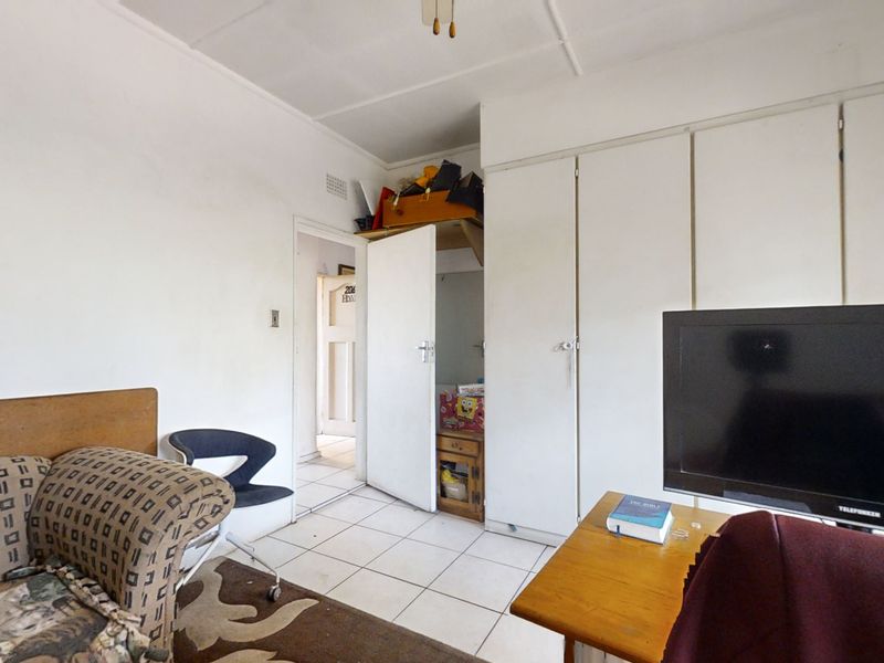 Charming 1-bed flat for sale in Lambton, Germiston. Perfect for first-time buyers or investors. Don' - Photo 9