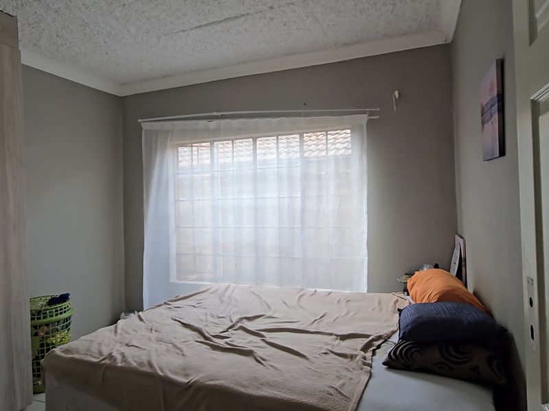 Stunning, Large Double Storey House Now Available To Let in Nellmapius! - Photo 7