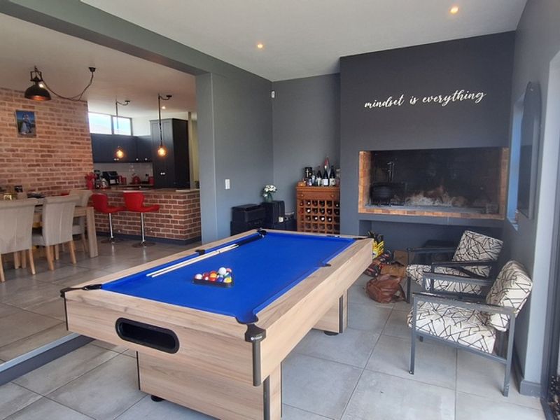 Find Tranquility with this 4 Bedroom house in Country Club - Photo 4