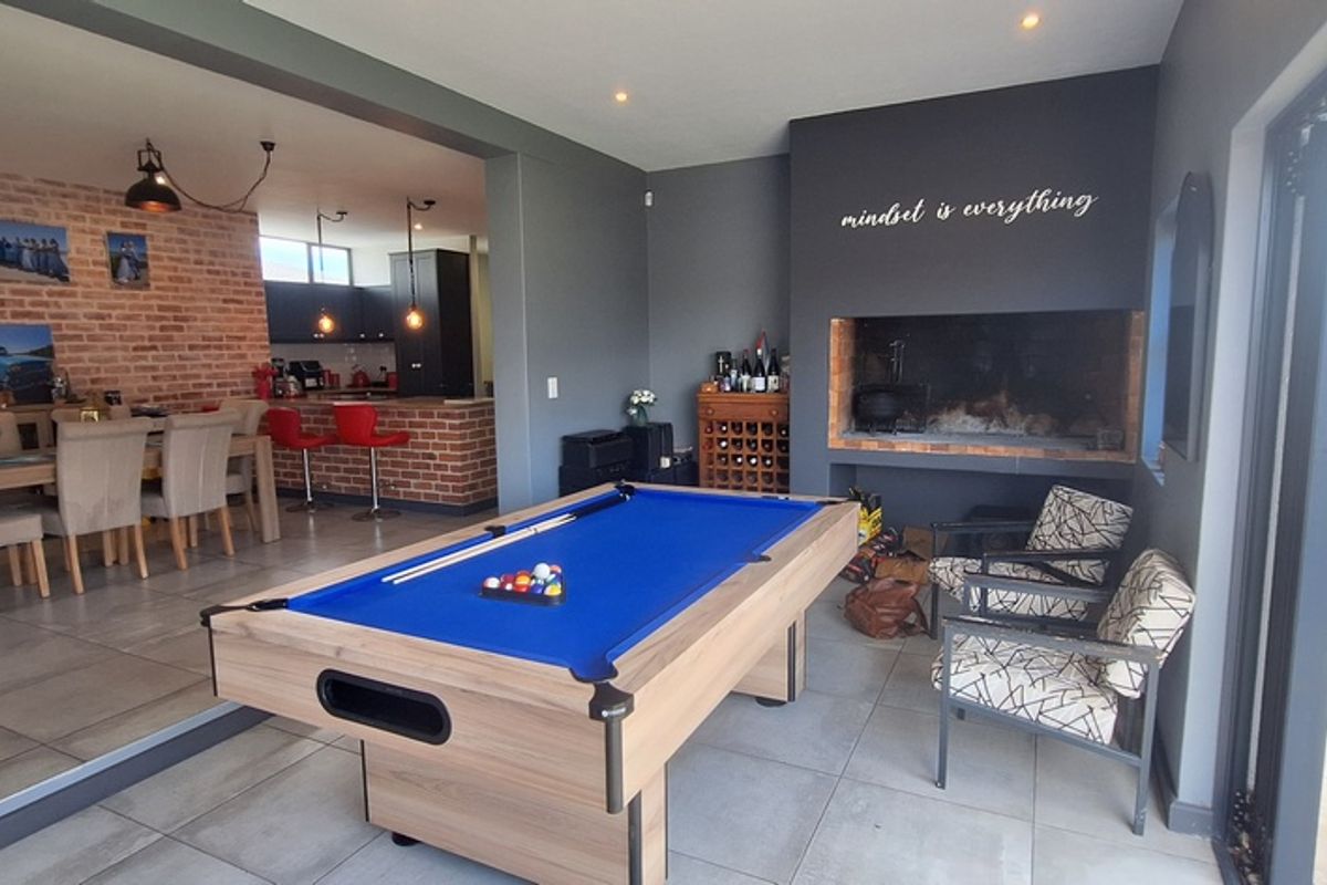 Find Tranquility with this 4 Bedroom house in Country Club - Photo 4