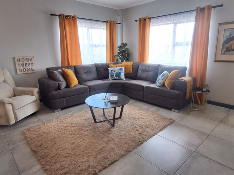 Find Tranquility with this 4 Bedroom house in Country Club - Photo 2