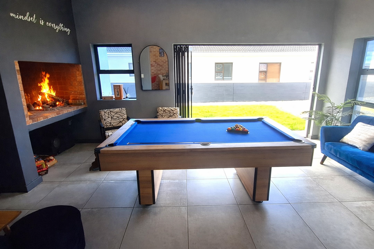 Find Tranquility with this 4 Bedroom house in Country Club - Photo 3