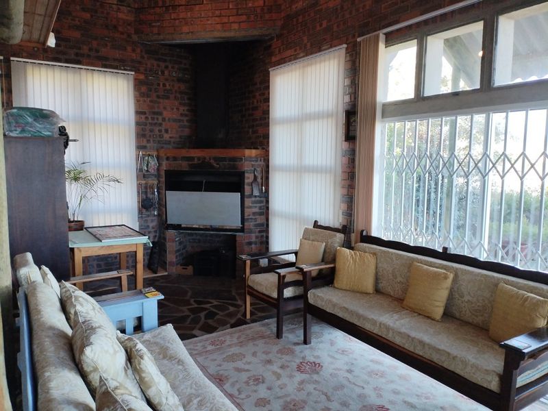 Four Bedroom House for Sale in Betty's Bay - Photo 3