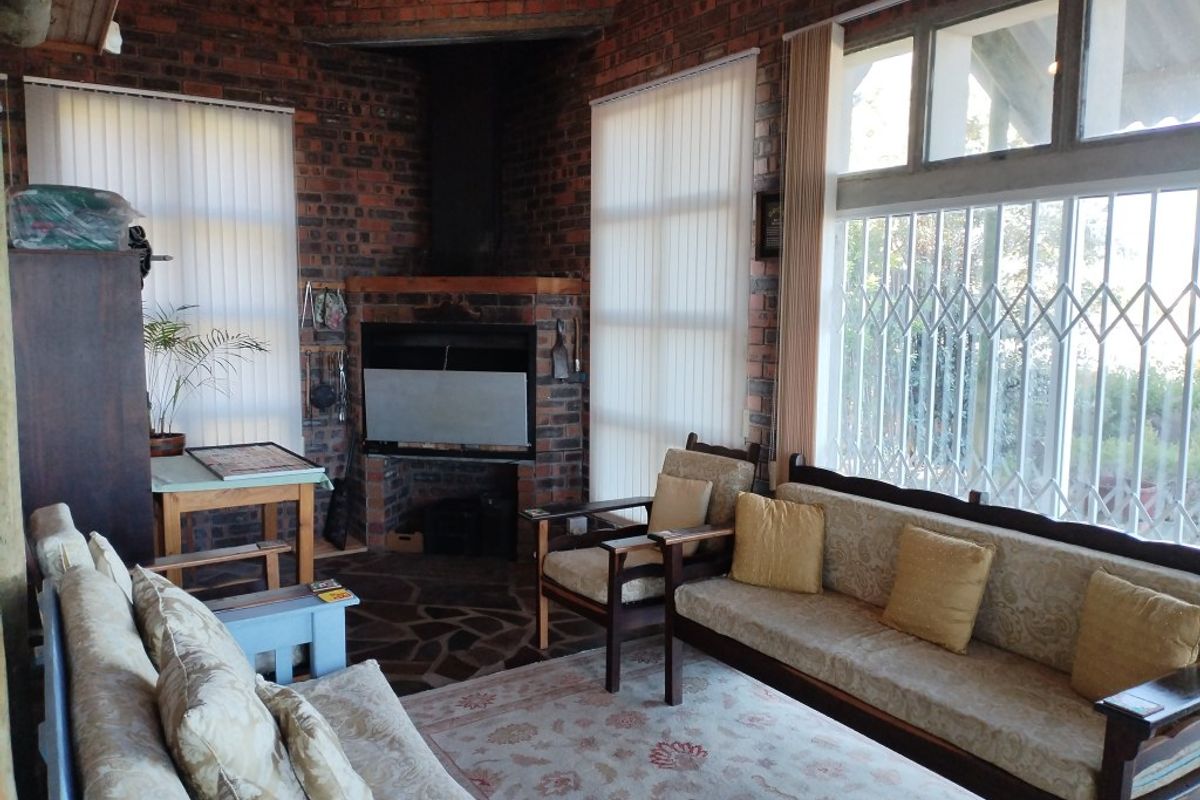 Four Bedroom House for Sale in Betty's Bay - Photo 3